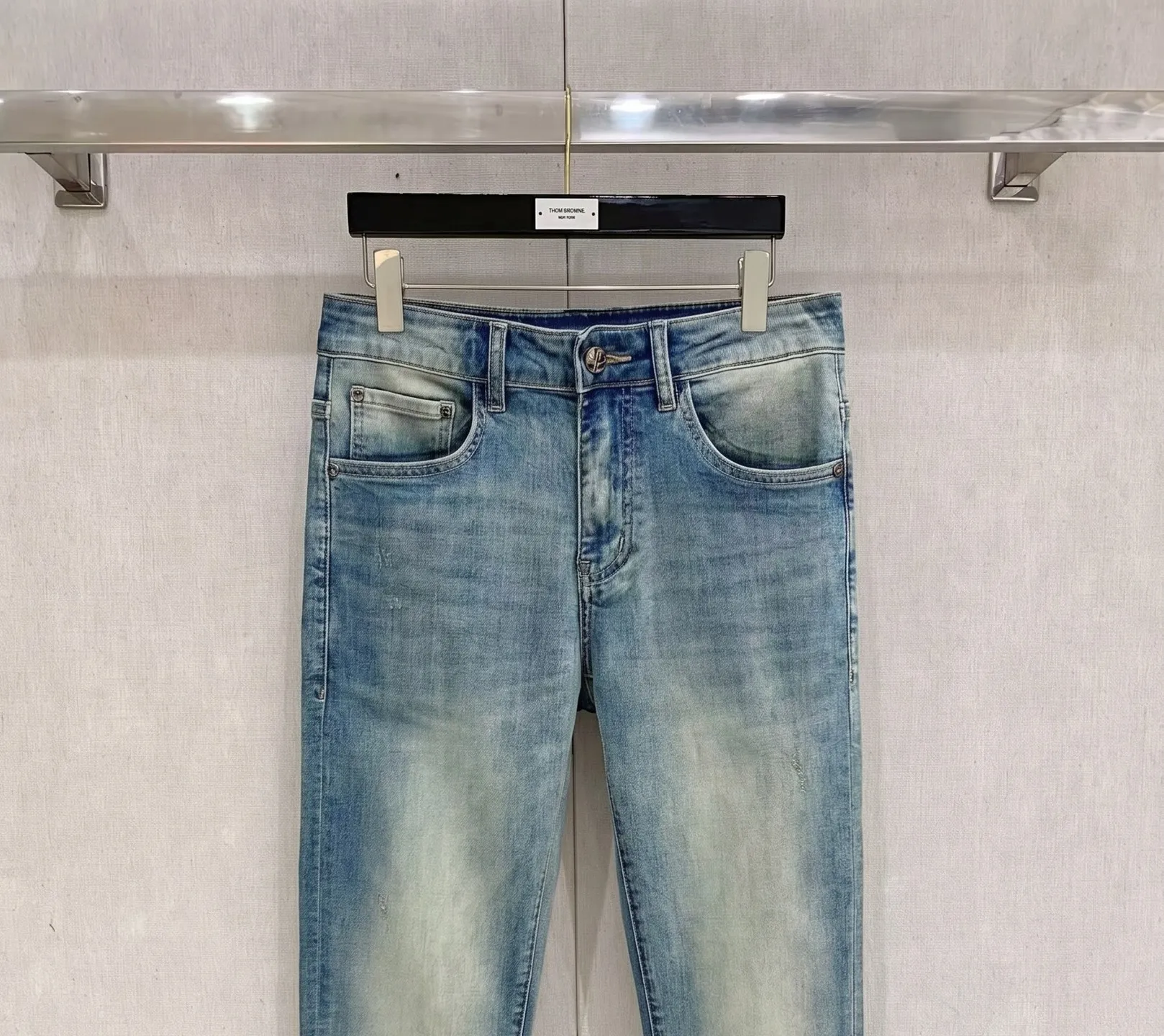 LP's latest 2036 spring and summer new casual jeans for men! Heavy duty washed jeans! Customized fabrics are softer and more comfortable than ordinary denim fabrics! Ultra-heavy industrial washing process and dual-process washing. The entire pair of pants has a comfortable hand feel, and the level of fineness and breathable effect are top-notch. All hardware brand logos are custom-made, and the materials are selected with the best attributes. A good pair of jeans, the focus is on the fabric! The elasticity of the fabric is very good and the comfort is great! The fabric density is very high! ! The imported texture is very powerful! The low-key design style is simple and elegant! 28-38 (no 37)